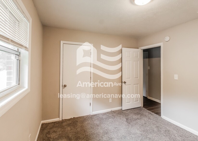 Building Photo - 2227 Danbury Dr