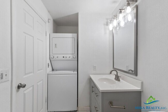 Building Photo - 94-510 Lumiaina St #J101