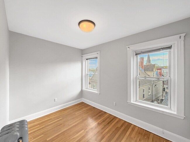 Building Photo - 595 Centre St