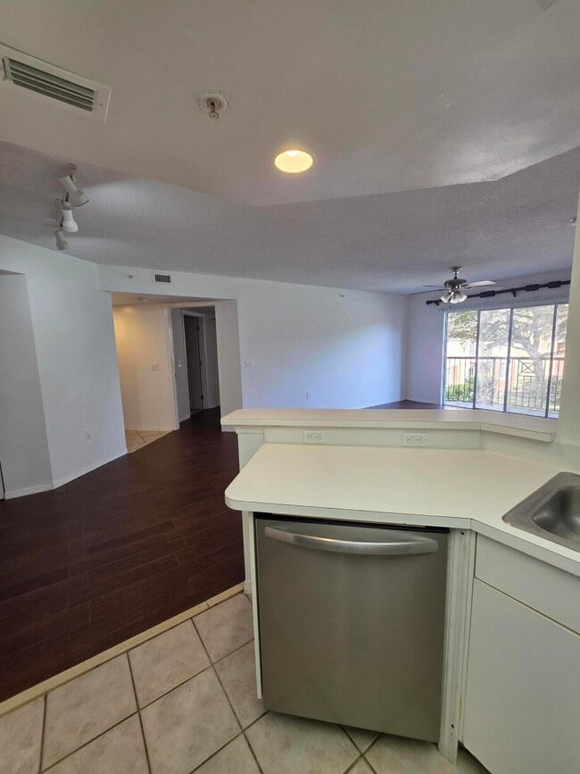 Building Photo - 4175 N Haverhill Rd