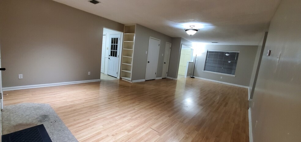 Building Photo - 89 Spring Grove Dr