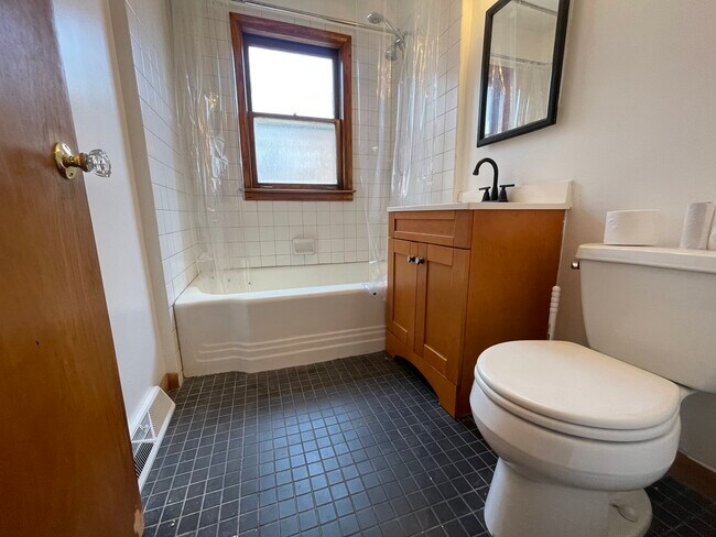 Building Photo - 5819 S Narragansett Ave