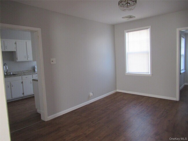 Building Photo - 26 Glass St