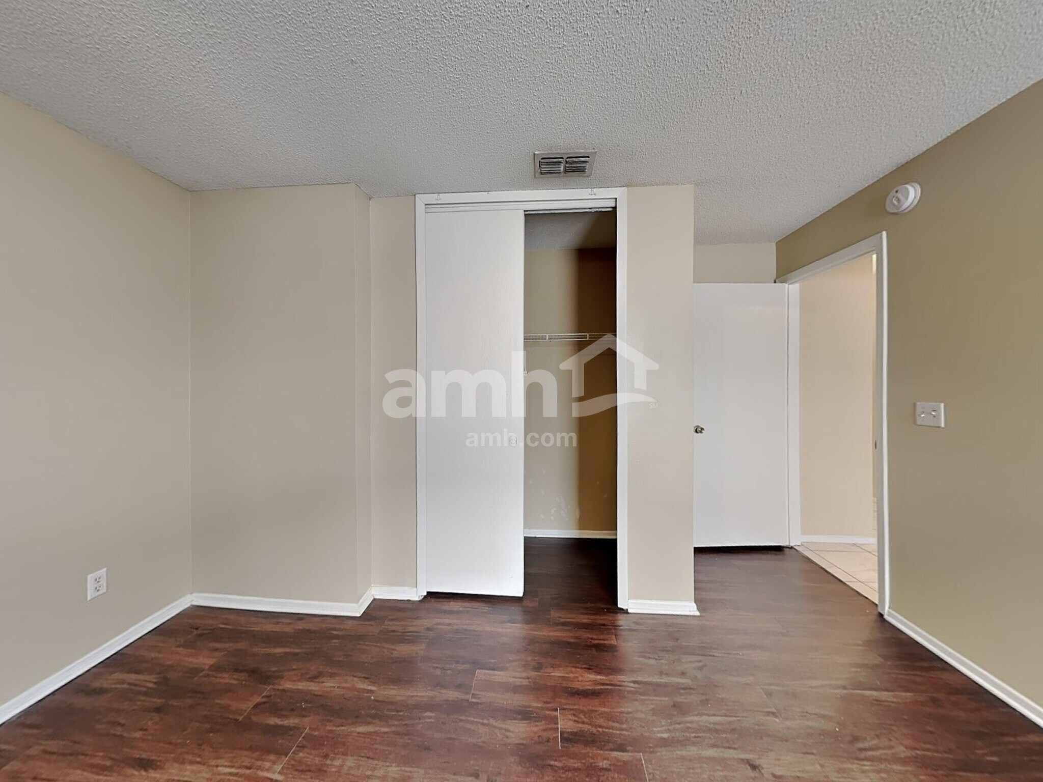 Building Photo - 3025 Holland Dr