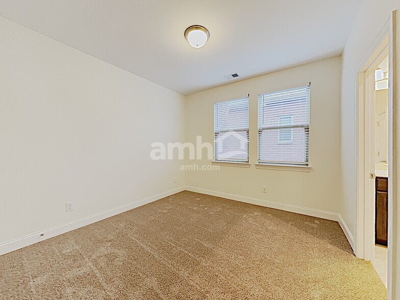 Building Photo - 124 Benjamin Ln