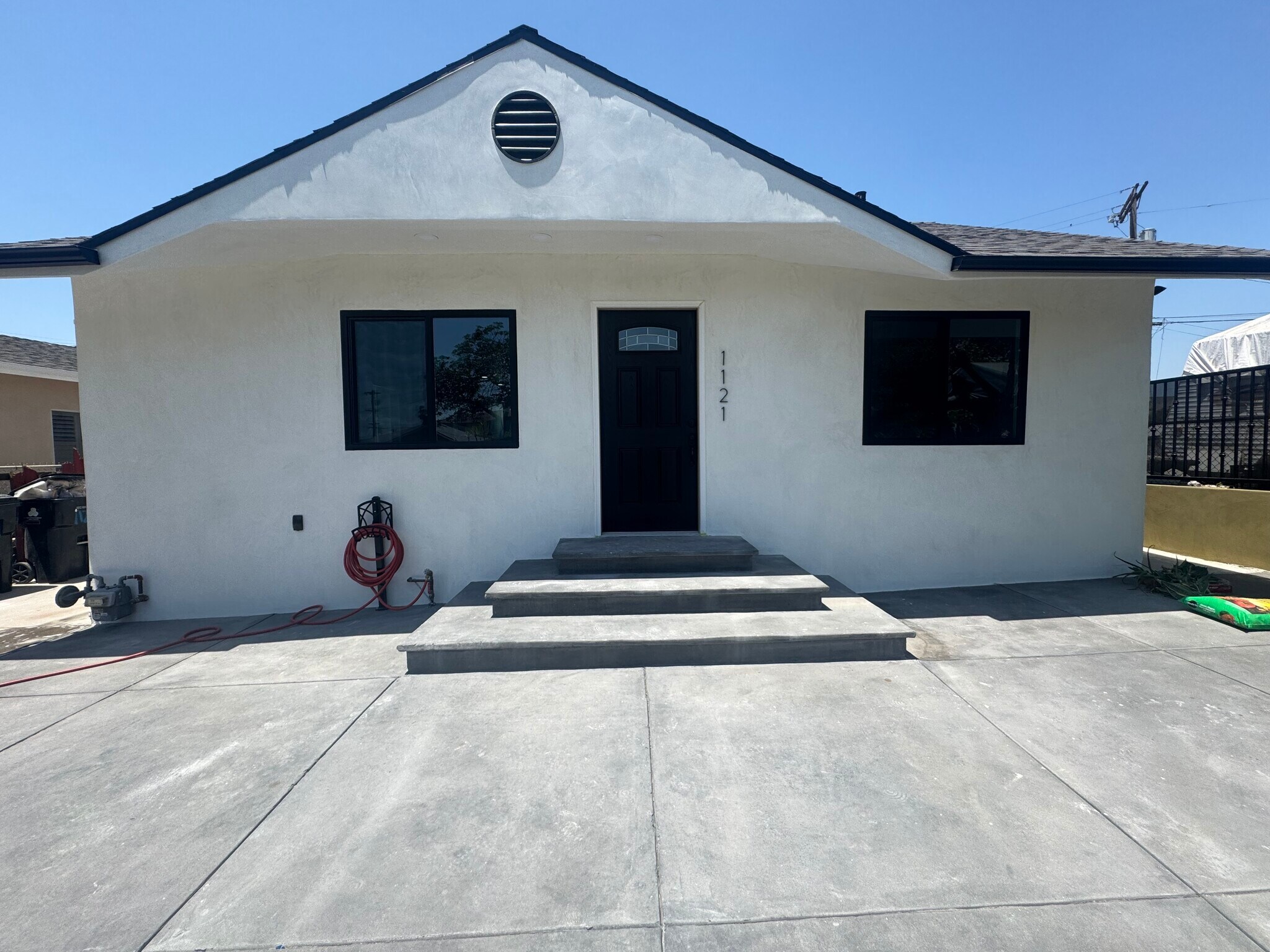 Building Photo - 1121 La Puerta St