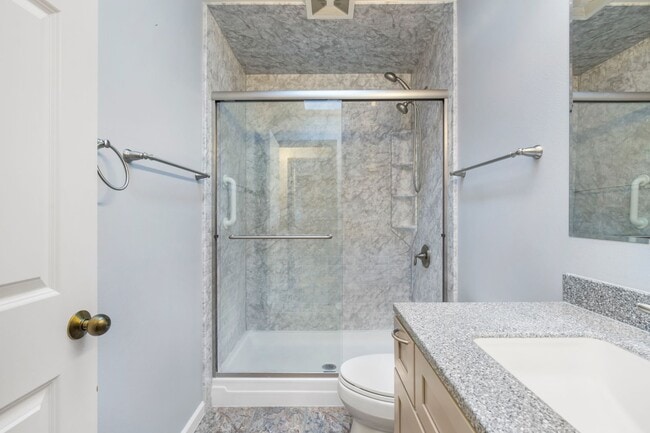 Building Photo - Immaculately maintained rambler in Sammamish with huge yard!!
