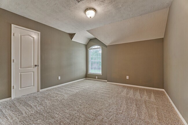 Building Photo - 6615 Haughton Dr
