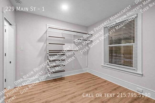 Building Photo - 229 S Main St