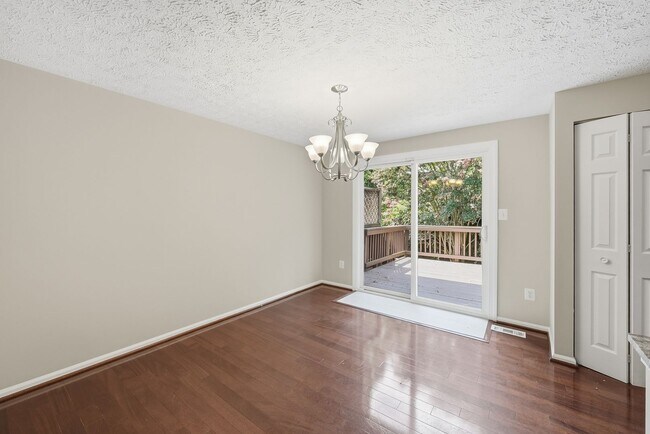 Building Photo - 14126 Red River Dr