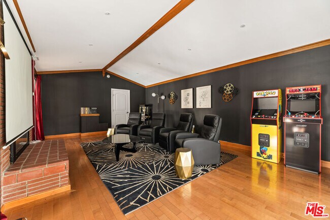 Building Photo - 3200 Oakley Dr