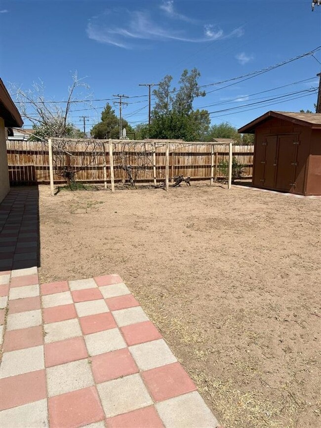 Building Photo - Call Vaughn Realty Property Management (76...