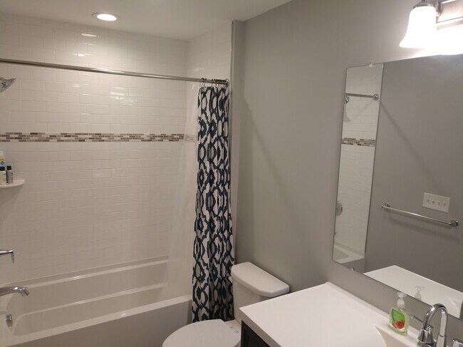 Building Photo - 777 N Main St