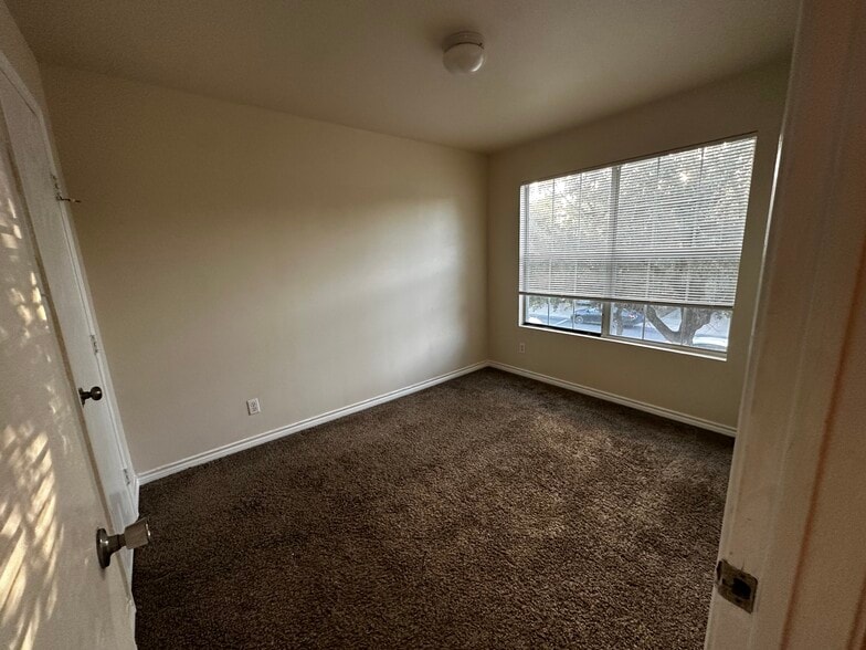 Building Photo - 7818 Kingsbury Wood