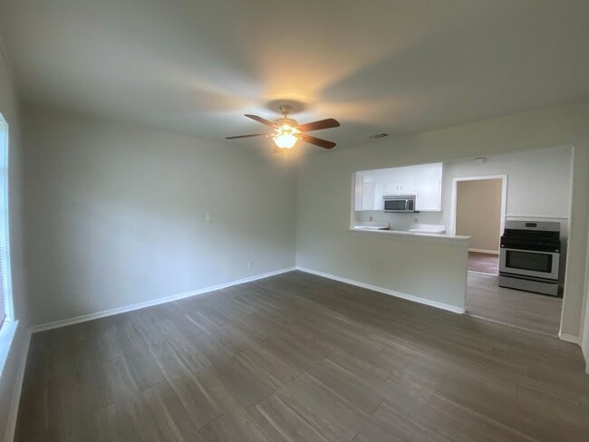 Building Photo - 158 Weizmann St