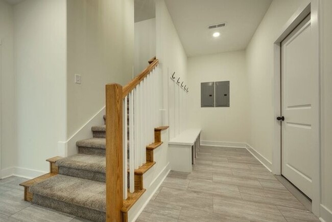 Building Photo - 420 Stonemeadow Rd