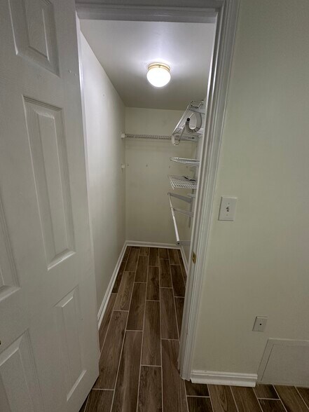 Bedroom 1 closet - 1830 Ontario Pl NW