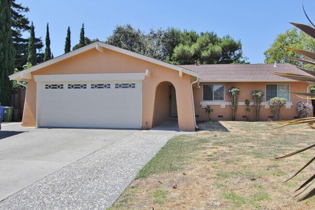 Building Photo - $3,990 - GORGEOUS FOUR BEDROOM HOME IN NOR...