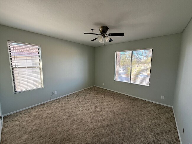 Building Photo - Beautiful Condo by the Lake