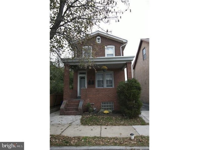 Primary Photo - 541 Old Elm St