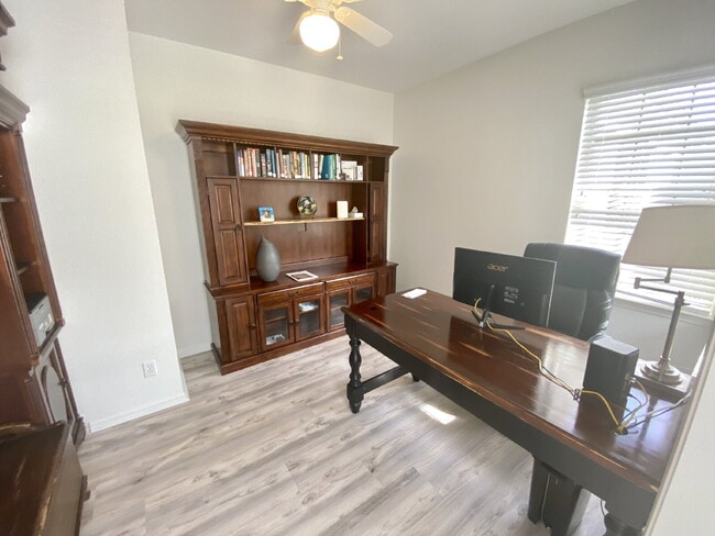 Building Photo - Fully Furnished Two Bedroom Home in Sun City!