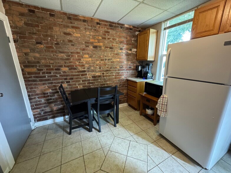 Building Photo - 113 Ivy St