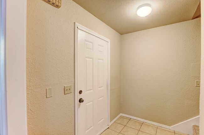 Building Photo - 4 Bedroom,2.5 Bath and 2 Car Garage Duplex with Fireplace and Prime Location Near Lake Hefner
