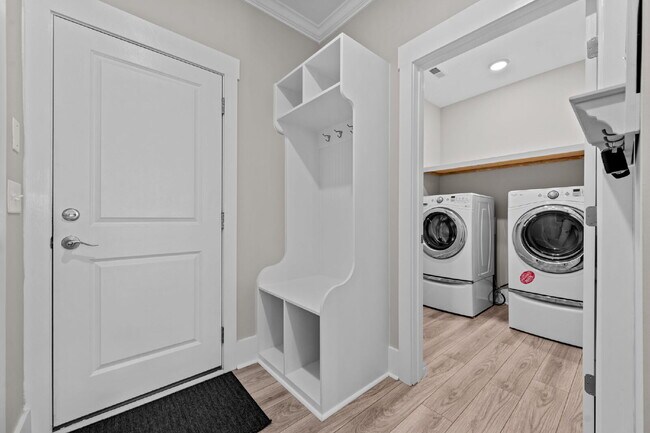 Building Photo - "Coastal Comfort Awaits: Spacious 3-Bed, 3-Bath Home in Holly Ridge!"