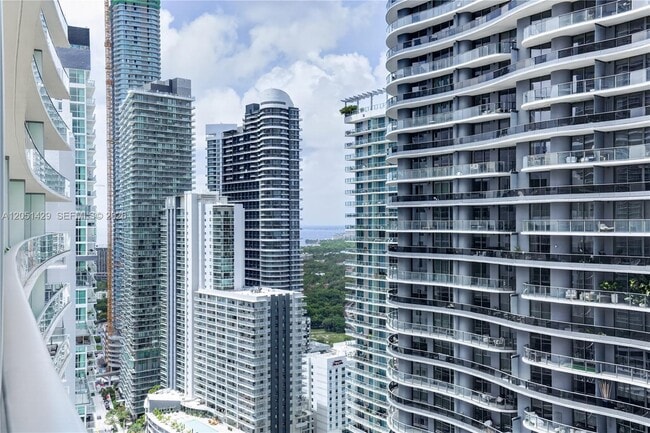 Building Photo - 1010 Brickell Ave