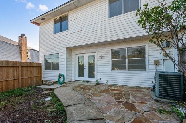 Building Photo - 20361 Fieldtree Dr