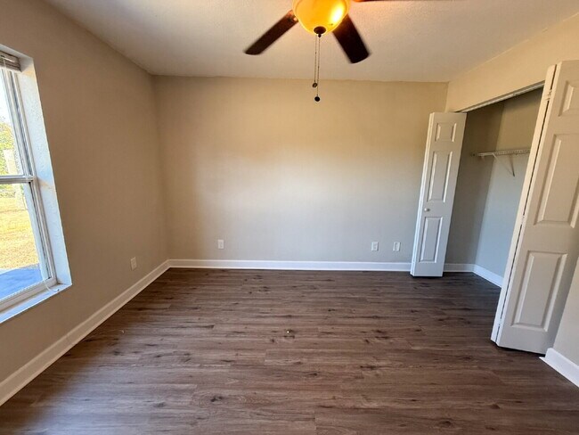 Building Photo - COUNTRY LIVING ON 5 ACRES WITH 3 BED, 3 BATH, BARN AND MODERN UPGRADES