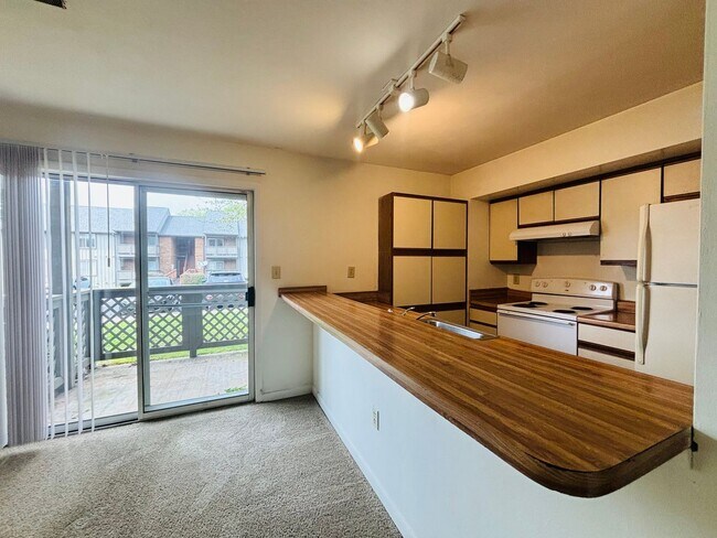 Building Photo - 831 Claytor Square