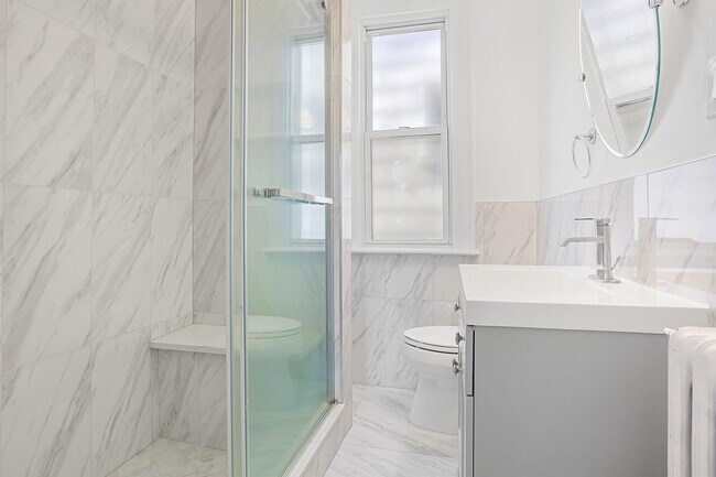 Building Photo - 128 OAK St