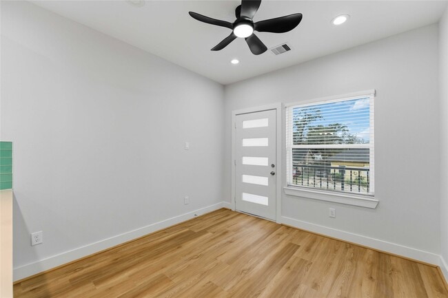 Building Photo - 5420 Elysian St