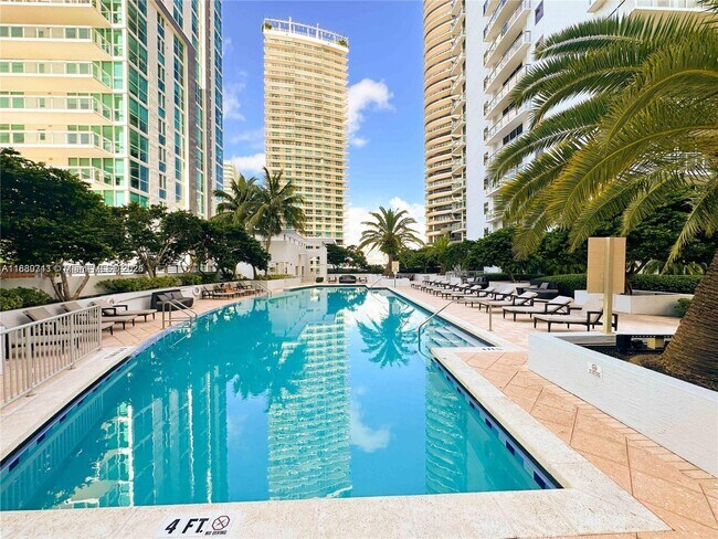 Building Photo - 1060 Brickell Ave