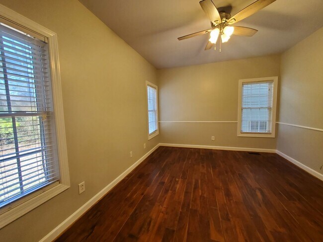 Building Photo - 958 Flynn McPherson Rd