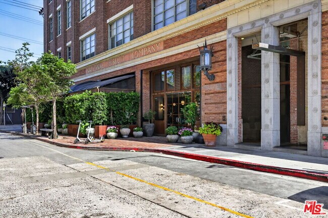 Building Photo - 1850 Industrial St
