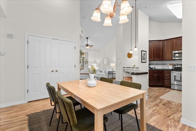 Building Photo - Beautiful 2 Bed 2 Bath Condo in Central Fo...