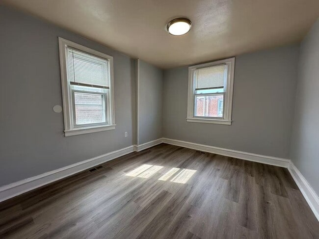 Building Photo - Newly Renovated 3 Bedroom and 1 Bathroom T...
