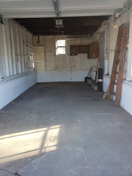 One car garage with opener - 963 S 22nd St