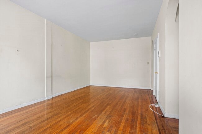 Building Photo - 821 Bergen Ave