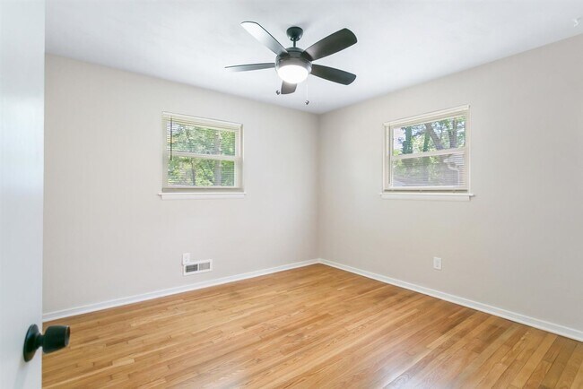 Building Photo - 208 Longhill Rd
