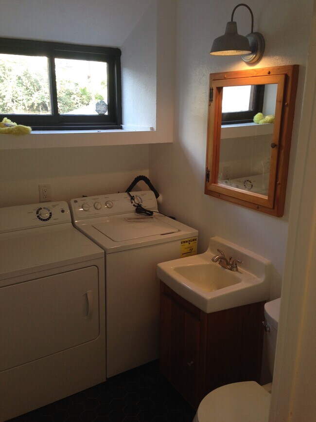 Building Photo - 521 Rialto Ave