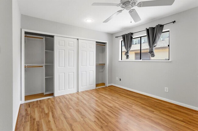 Building Photo - 2425 Holly Hall St