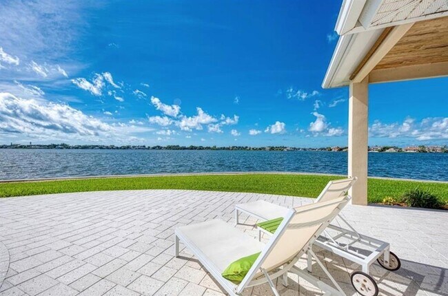 Building Photo - 7692 Cove Terrace