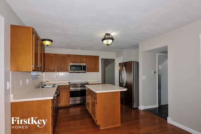 Building Photo - 901 Lands End Cir