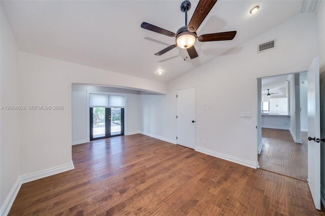 Building Photo - 1704 SW 5th Ct