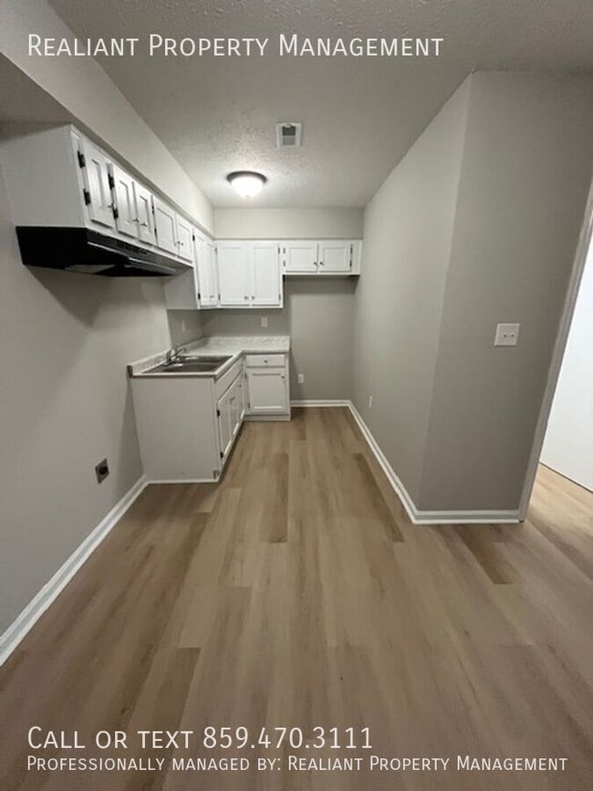 Building Photo - 31 Hurley St