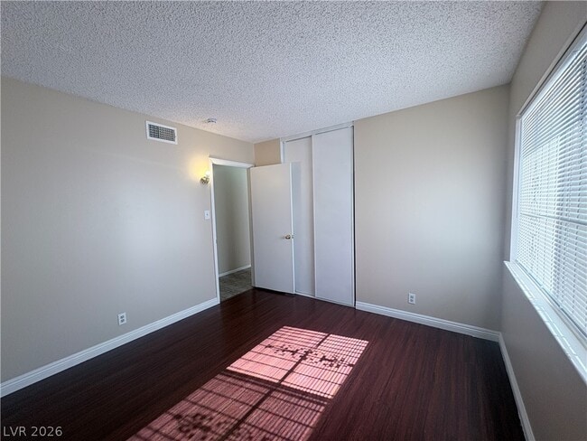 Building Photo - 4104 E Olive St