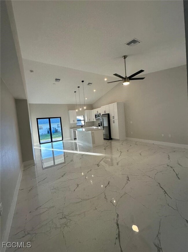 Building Photo - 1578 Gretchen Ave S